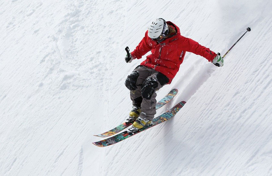 https://pixabay.com/de/photos/mann-skifahrer-ski-skifahren-498473/